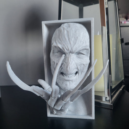 Freddy Wall Hanger / Book Nook